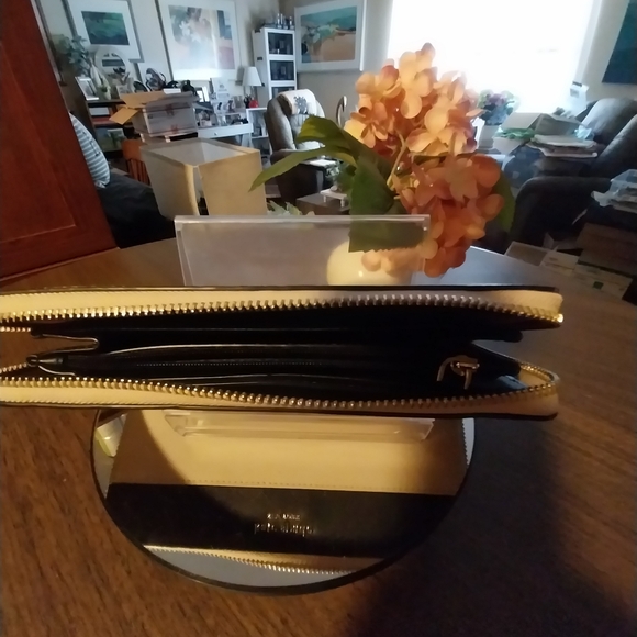 Kate Spade Long Wallet - Picture 2 of 8